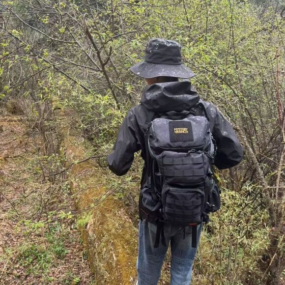 Pre-owned Mystery Ranch Blitz 35L Backpack - Picture 7 of 11